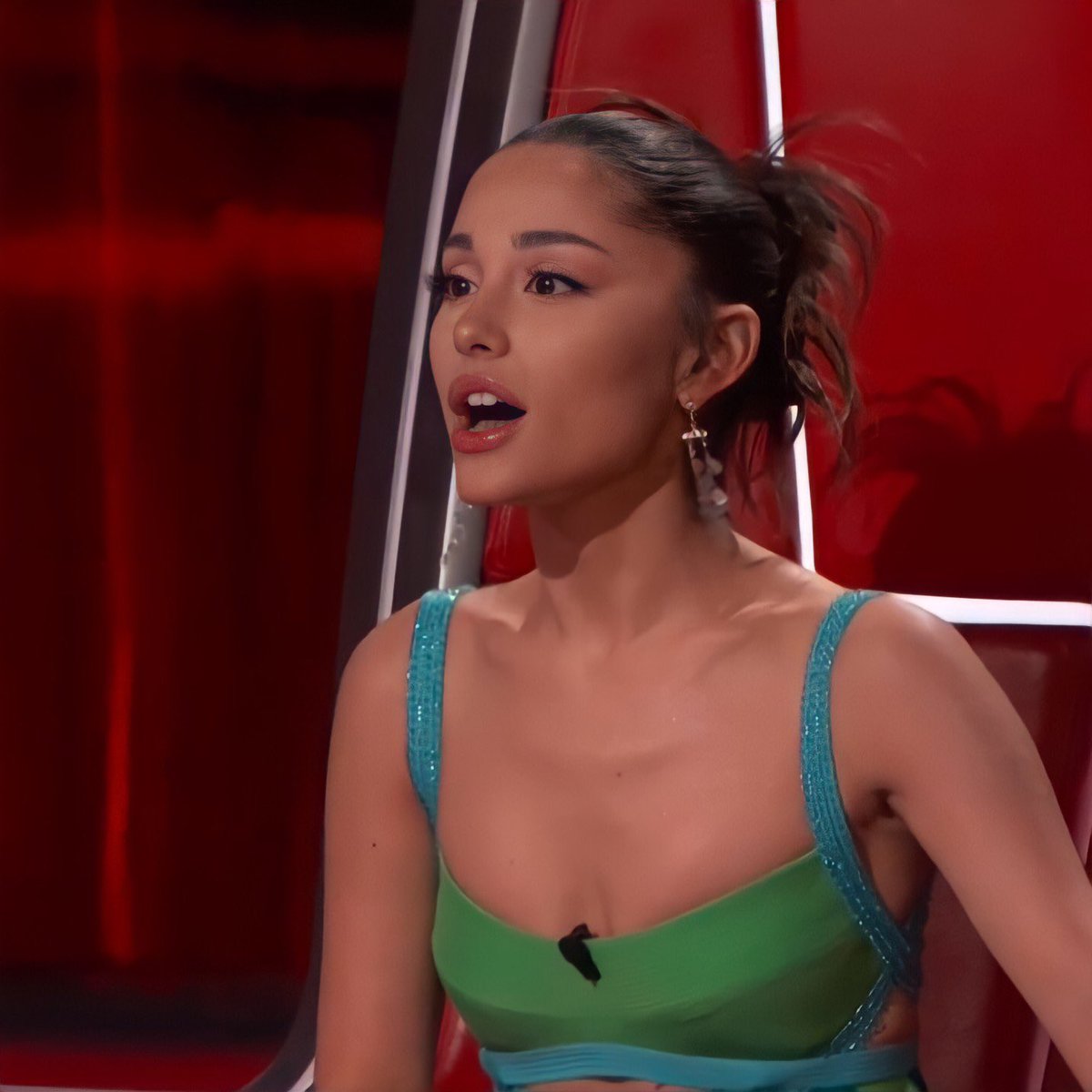 tboyismine's tweet image. ariana grande on the voice live, that’s the tweet