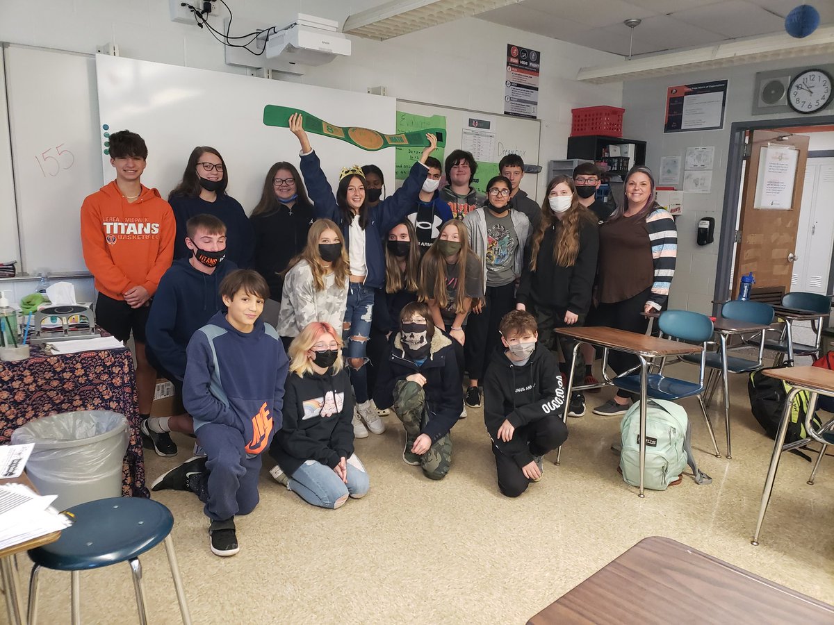 8bBmms's tweet photo. Woo-hoo 🙌 We are the 8th grade Dreambox winners of the week!! Congrats to our queen, Devynn, for completing 52 lessons last week!! #bmmstitans #8bbelievers https://t.co/0ROipa5IE8 https://t.co/cDV0UUZshb