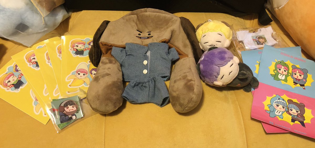 clockworkquick's tweet photo. Thank you so so much to @dwarfs_squad for the adorable palm babies and the extra goodies from the giveaway!! I was beyond excited to receive a little Yoongi😍 and of course I love little Joonie too! They fit right in.😊 https://t.co/4z2pFIEK5Y
