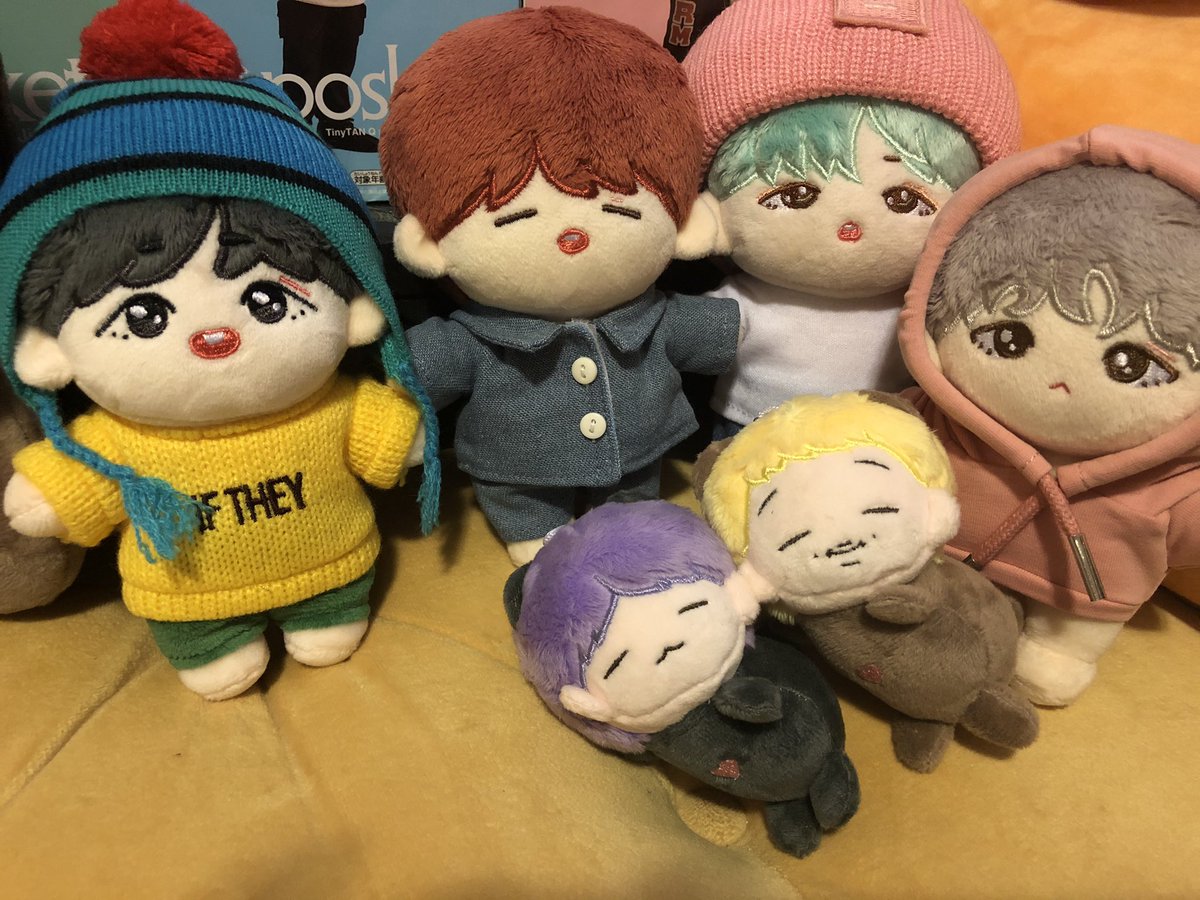 Thank you so so much to <a href="/dwarfs_squad/">Snow White And 6 Dwarfs [Bangtanman]</a> for the adorable palm babies and the extra goodies from the giveaway!! I was beyond excited to receive a little Yoongi😍 and of course I love little Joonie too! They fit right in.😊