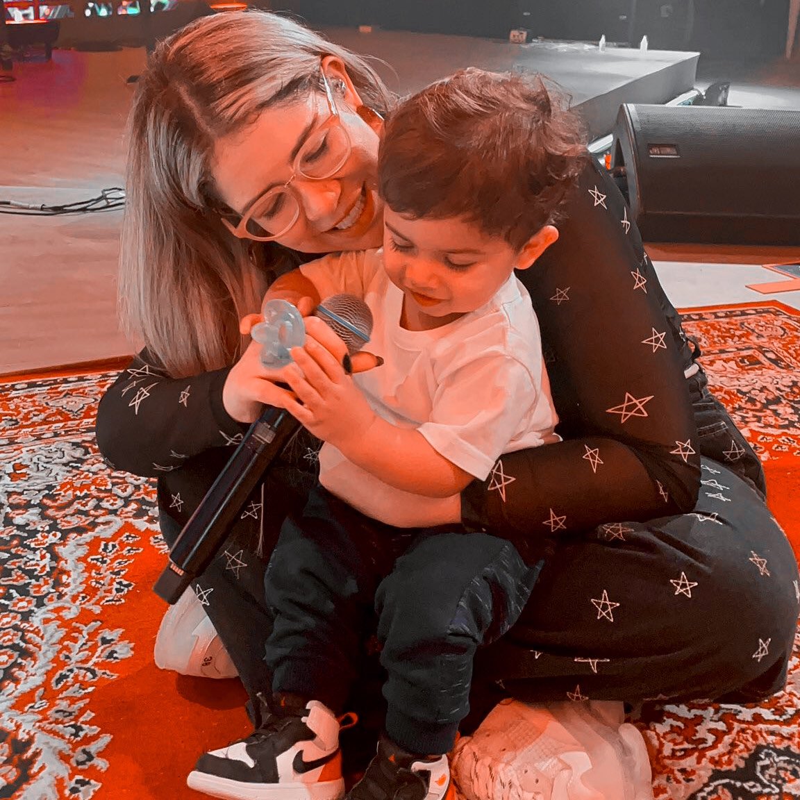 younwiak's tweet photo. “Sua mãe queria voltar, Léo, ela queria voltar porque você existe, porque depois que você chegou, o verbo voltar virou sinônimo de amor.” 🤍🥺 https://t.co/u1vbl3TM5f