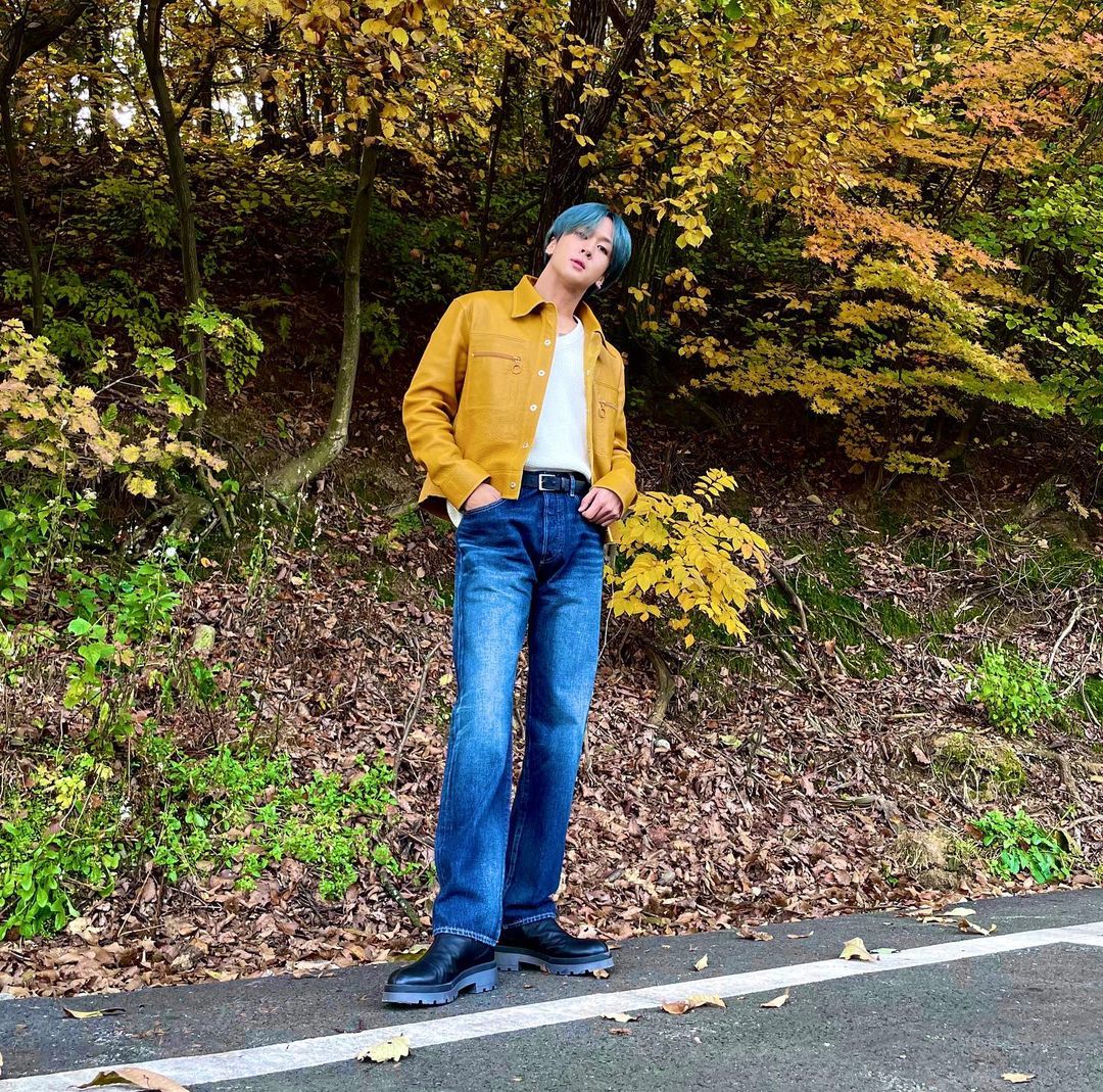 Ravidalocca's tweet photo. Blue in autumn.🍂 https://t.co/4bkTOSZ6y9