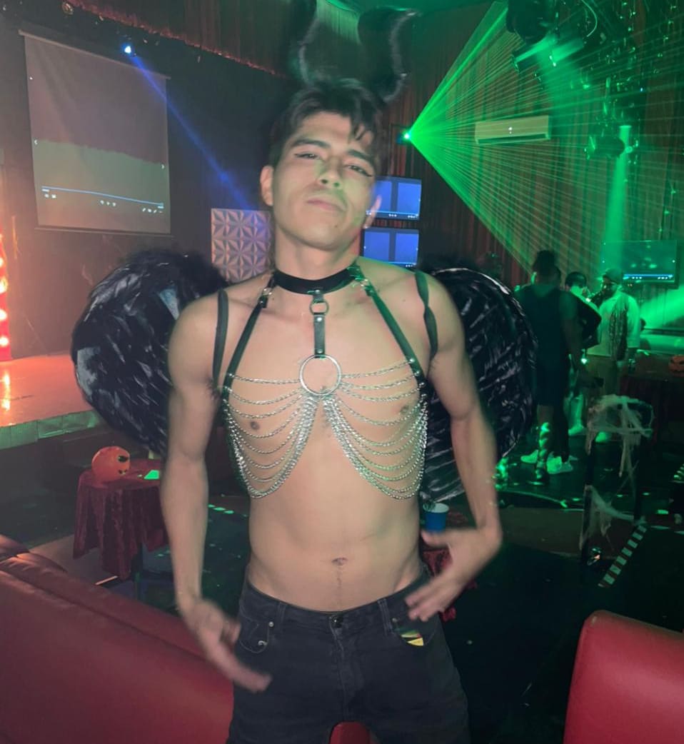 Diegocis_1's tweet photo. Les muestro como fue mi disfraz❤
#halloween2021 #Monterrey #gaymty https://t.co/Hmv1iLVXuD