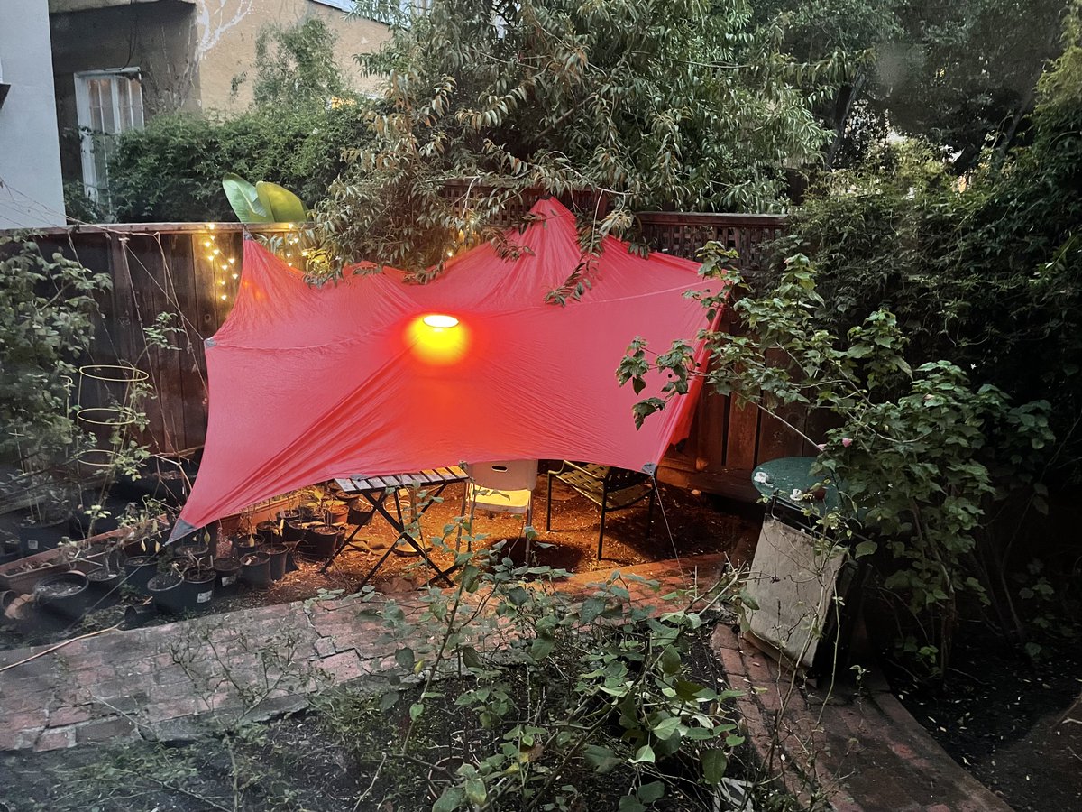rachelectron's tweet photo. hey Berkeley, I love all this rain and greenery, but ... you trying to rain on my outdoor garden office parade?

well, I'm supposedly a grown up adult now so I MADE A FORT!!!!!!!! 🎪

#fortunate #maythefortbewithyou https://t.co/Y4FK9G33cK