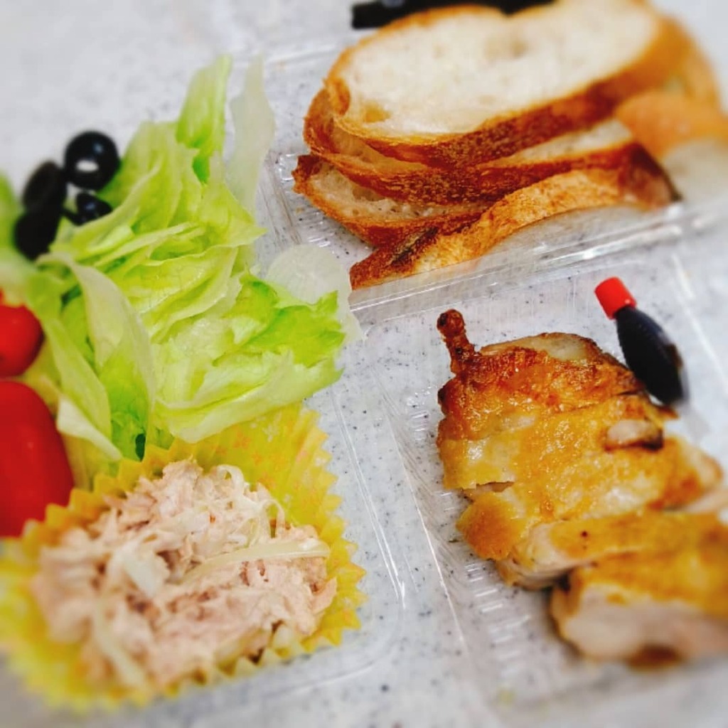 hashi_sh's tweet photo. Bento.
おべんとう♪
今日は出勤。
お弁当は「牡蠣飯♪」と思ってたのに、ご飯炊くの忘れたorz
アリ物を何となく詰めたら朝ごはんみたい^^;
#手作りごはん #ランチ #おひるごはん #homemadelunch #homemadedinner #lunch #anticovid19 #teleworklife #stayhom https://t.co/lTUCM8LCbk