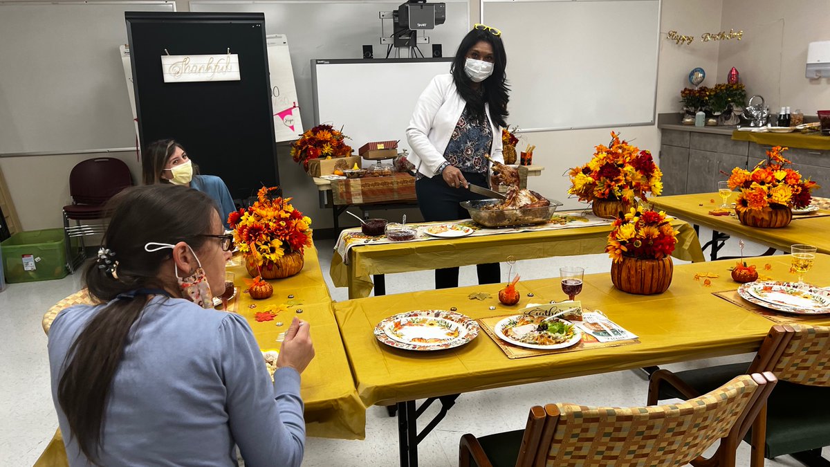 MayoClinicFMR's tweet photo. Free clinic night 
@TheCenterClinic
  - celebrating community and volunteerism with amazing people! 
@bero_emily @Loganmonahan3 
@SimritWarring @DrCesarGonzalez https://t.co/TjEfTG70Iy