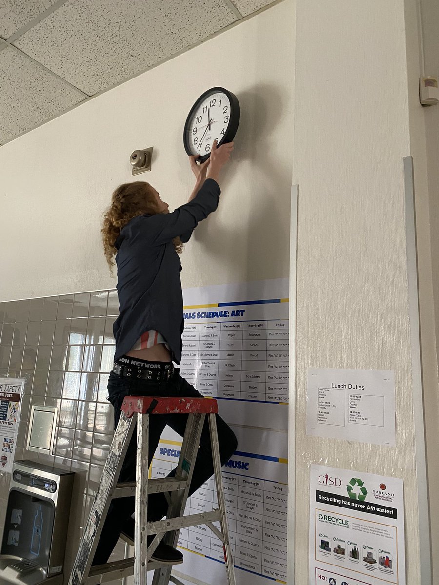 SCES_Scorpions's tweet photo. Thank you Mr. Sharp for being our volunteer of the day, helping out when the electricity went out, setting clocks back, lunch duty. @gisdengagement #GISDfamily #thespringcreekway https://t.co/cjfWHyhdZO
