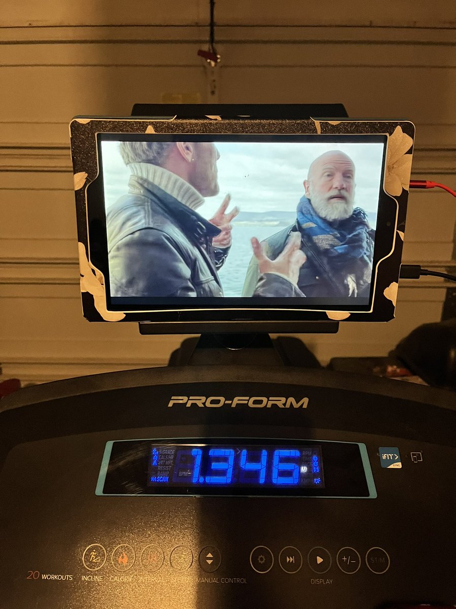 BoLindh2's tweet photo. Entertaining myself while getting a treadmill walk in! @SamHeughan and @grahammctavish you need to bring Men in Kilts to the US! Call it “Men in Kilts Take on America”!
#SamHeughan #GrahamMcTavish #Starz #MenInKilts @STARZ https://t.co/hTiJuD83mL