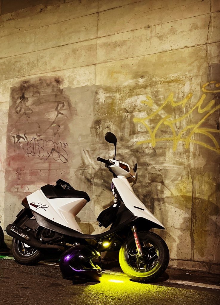 kuro_factory's tweet photo. 固定用
名前:黒猫
性別:男
住み:東京
車種:原チャ!!!!
身長:173
好き:ウイリー
一言:スクーターばっかり乗ってます
#バイク乗りとして軽く自己紹介
#バイク好きと繋がりたい
#バイク乗りと繋がりたい
#ハイアップ制作記
#TMAX
#Hiup https://t.co/eXgR8l8Vj5