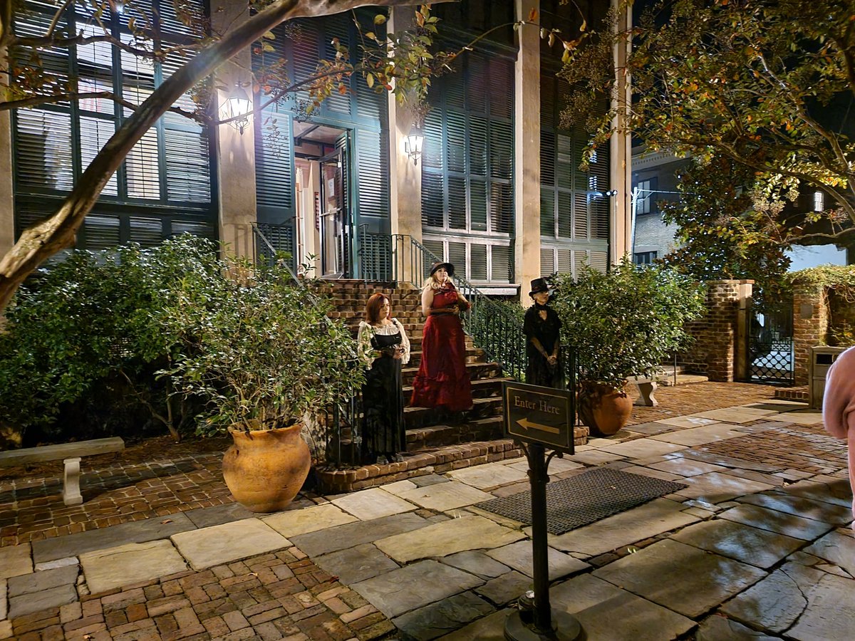 NinaStark18's tweet photo. Spooky ghost tour at @GeoInstitute Geo-Extreme 2021 in Savannah 😱👻 https://t.co/MlqDpaVp6j