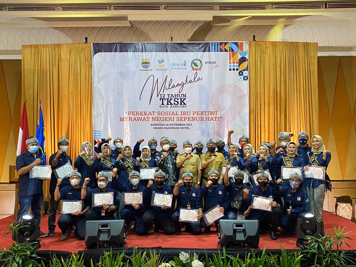 WaCaly's tweet photo. Peringatan HUT TKSK ke 12 Tahun Tingkat Kota Bandung
@OdedMD @dinsosjabar @dinsosbdg https://t.co/nFnUFRNBSA