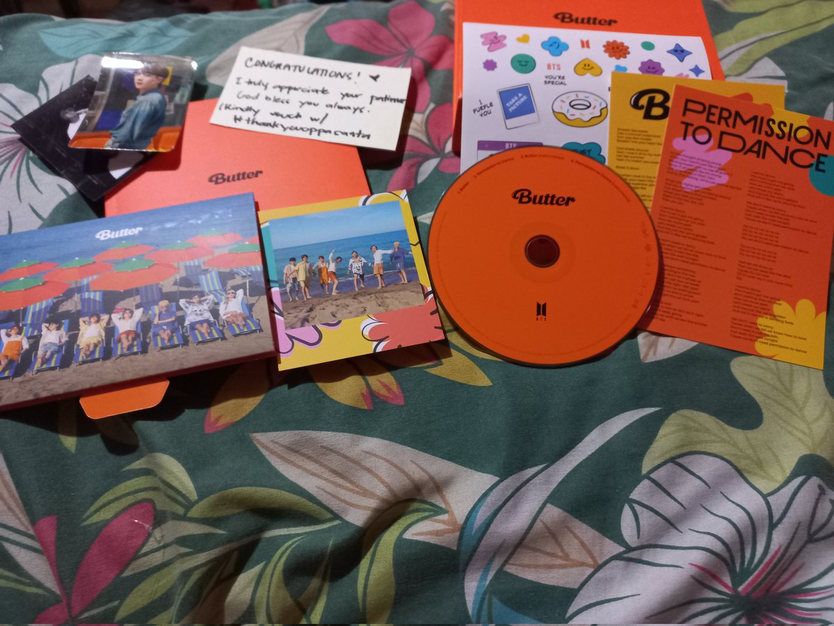 TaetaeSassy's tweet photo. HINDI KO ALAM KUNG IIYAK BA AKO OR MATUTUWA? JUSQ OMG MAMI UMUWI NA YUNG KAJNAUNAHAN KONG BTS ALBUM AND SI @oppasanta  PA YUNG NAG PAUWI OMG ATE I'M SO THANKFUL NA IKAW PO ANG UNANG NAKAPAG PAUWI NG BTS ALBUM SAKIN SUPER HAPPY KO NUNG GABI NA SINURPRISE MO AKO 
#thankyouoppasanta https://t.co/8RpRmYKBqg