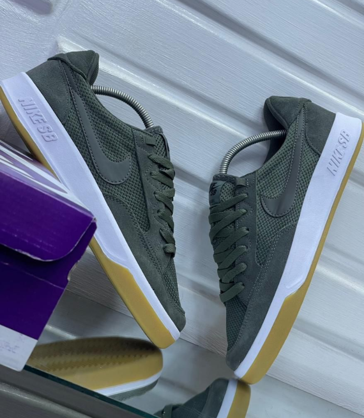 nike sb adversary green gum