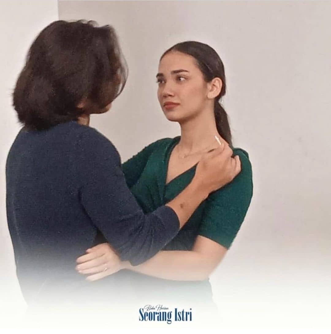 Nanta08232109's tweet photo. Wajib nonton gaeess...jam 21.30 wib di @sctv nonton di TV & no skip iklan ya ๐ฅ๐ฅ#BukuHarianSeorangIstri #bukuharianseorangistrisctv #sctv #azofrangga #ranggaazof #haicovanderveken #azofers #HaicoAzofkembalibersatudiBHSI https://t.co/Wdx6UTnj5f