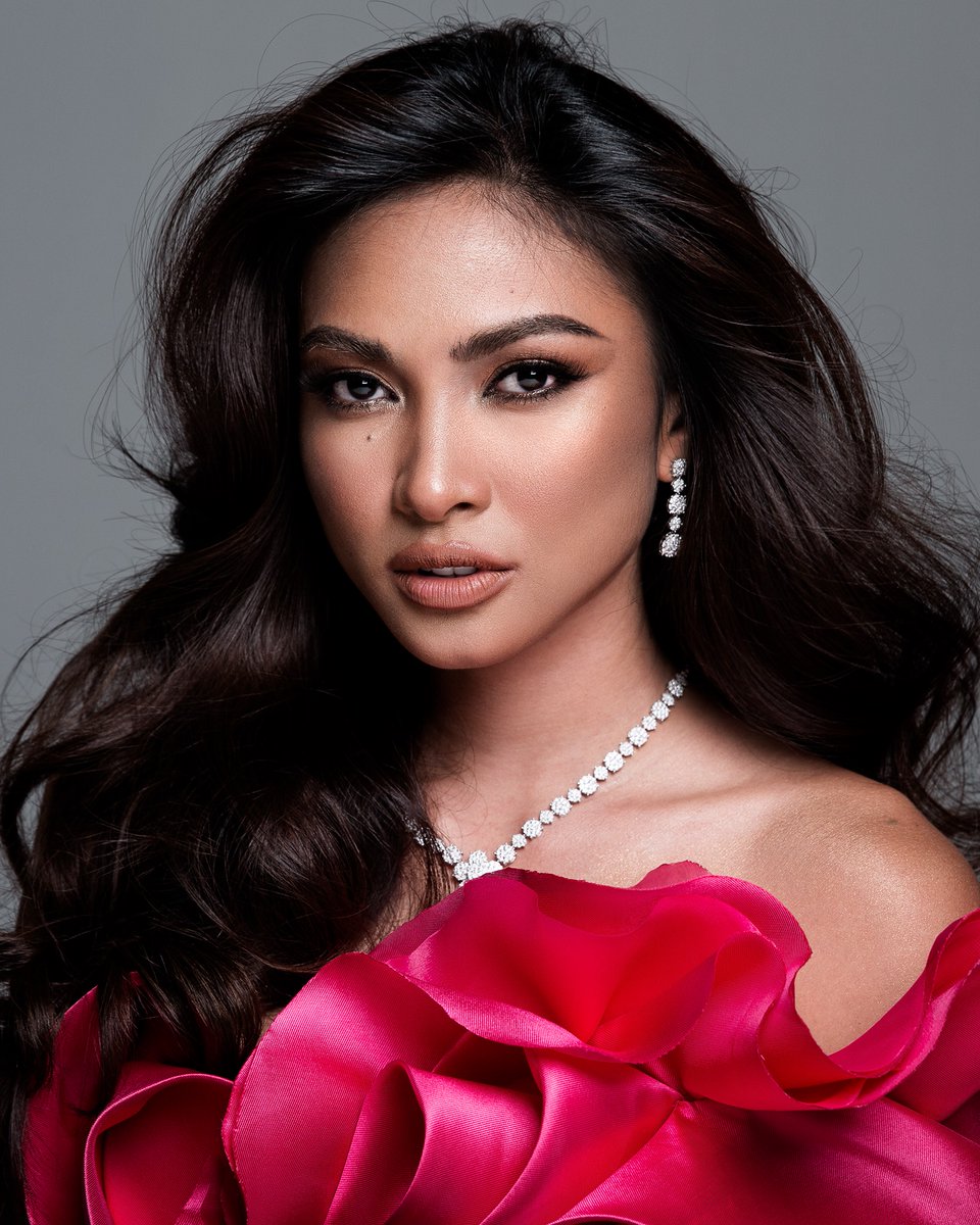 pageoneph's tweet photo. STUNNING! ✨

Check out the official headshot of Miss Universe Philippines 2021 Beatrice Luigi Gomez! Show your support and vote for Miss Philippines in the Miss Universe app. 

📸: Miss Universe Philippines Facebook Page https://t.co/pyf4cIciHp