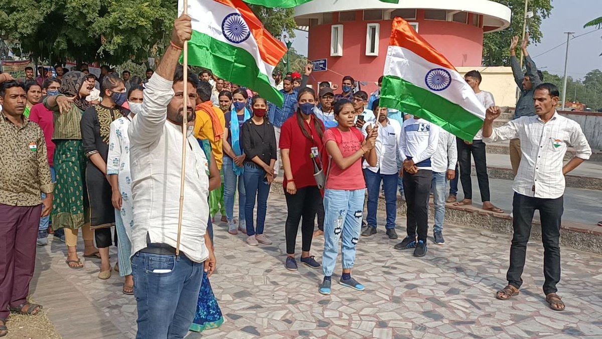 LakhanS48903527's tweet photo. माननीय शिक्षामंत्री  @GovindDotasra जी आपके द्वारा कातर में माननीय मुख्यमंत्री @ashokgehlot51 जी के सामने स्कूल व्याख्याता भर्ती  2018 में 689 पद वृद्धि  की गई घोषणा , @RPSC1 से परिणाम जारी करवाकर जल्दी पूर्ण करें , इन युवाओं को रोजगार देकर राहत प्रदान करें ।
@RajCMO
@artizzzz https://t.co/77RvzuYpGj