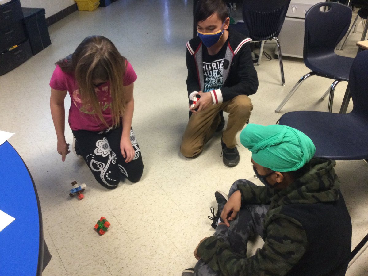 waltonsclass's tweet photo. Finishing part 3, of Student challenge from her blog post, showing videos to Ss in the Think Tank @WestwoodUGDSB @ugdsb @UGExperiential, Ss share๐ก ideas by writing on the blog, the creator will read responses & reflect & responses. #ssleadership #ssvoice such #engagement https://t.co/4MqqZJxdx6