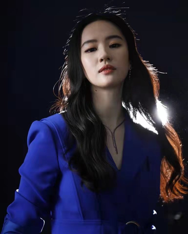 joyceicc's tweet photo. Backlight queen @yifei_cc 
#liuyifei #刘亦菲 #menghualu #zhaopaner  #mulan #yifei_cc  #yifeiliu  #crystalliu #花木兰 #赵盼儿 #supportmulan2020  #fashion #magzine  #chineseactress  #disneyprincess #chinese #actress #oscars  #saturnawards #hollywood #movie #tvseries #wetv https://t.co/nCVJ7Nswk4