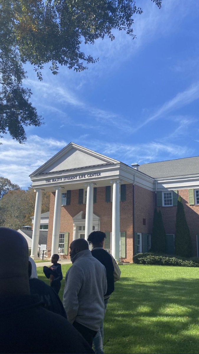 alexteal29's tweet photo. I appreciate @RUEaglesFB for having me! Great atmosphere and great coaching @CoachJones_25 @Coach_JMiller #paytheprice #LLTY55 https://t.co/Yy1nn6G2Hb