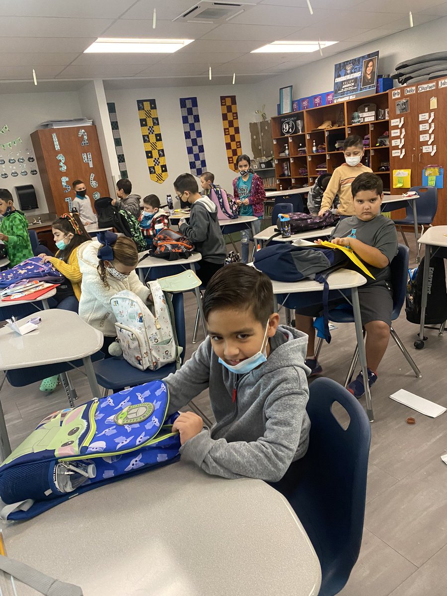 KAnderson_CTES's tweet photo. AVID Friday’s! Focusing on organization! #AVIDFriday #CTEstickstogether https://t.co/mepVL17c99