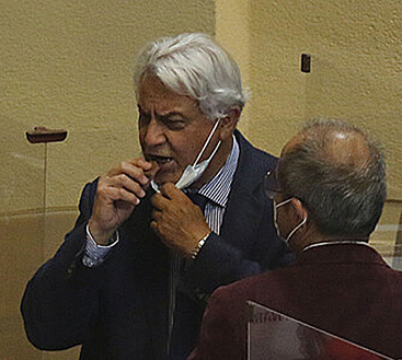thecliniccl's tweet photo. Comparte a Jaime Naranjo comiendo chocolate para que tengas energía toda la semana. https://t.co/DjisU0maMd