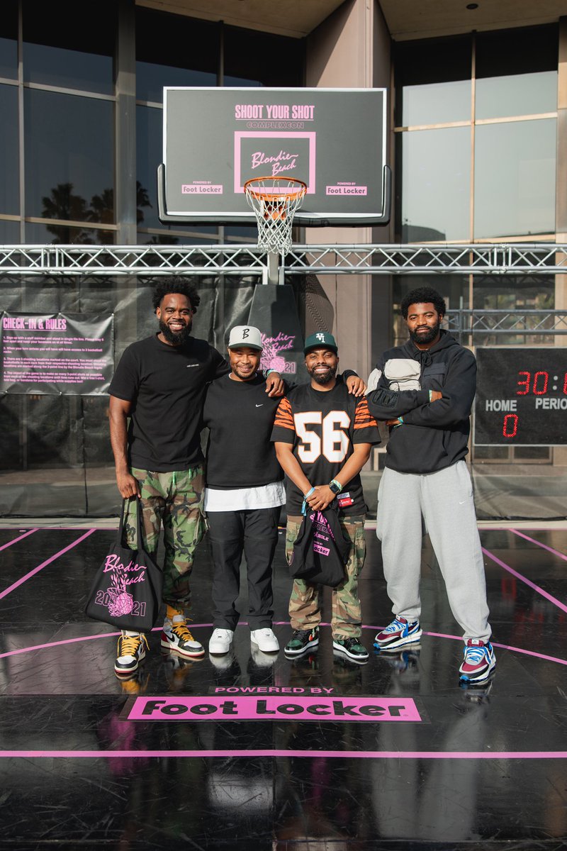 Sidewalk4real's tweet photo. Complexcon day 2 was a vibe!
#complexcon #complex #complexcon2021 https://t.co/Ue3CI7ONOi