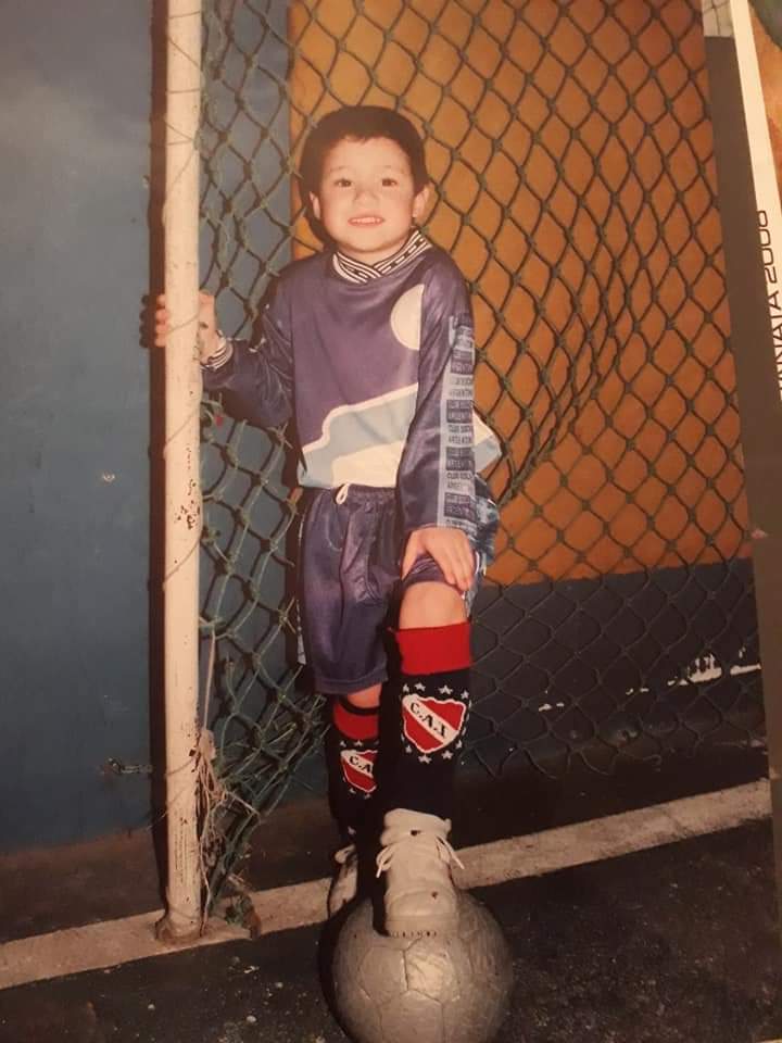 nocontextcai's tweet photo. supuestamente esta foto es el de chico. las medias😎 https://t.co/r25vJbwPPC