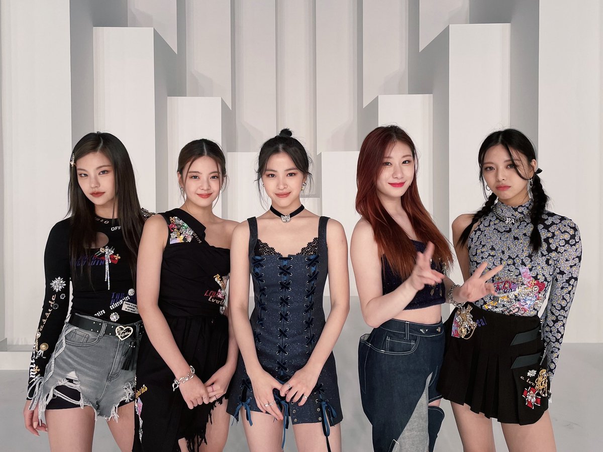 ITZYbillboard_'s tweet photo. Valid tweet for today (9 Nov) 

‼️1 RETWEET = 1 VOTE‼️

I VOTE​ FOR​ ITZY
#MAMAVOTE #itzy
@ITZYofficial

Reply your valid vote tweet under this tweet so every midzys could RT. 

GOAL : 1000 RETWEETS https://t.co/JoV1vYs6z2