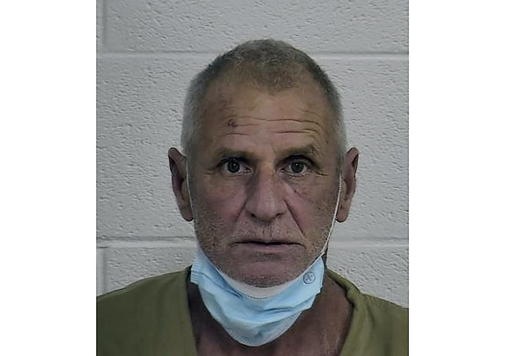 CityNewsVAN's tweet photo. A 16-year-old girl held captive by a 61-year-old man was rescued on an interstate highway in Kentucky after another driver noticed her using a distress signal with her hand that was made popular on TikTok, law enforcement officials said https://t.co/NU2MqjbGqo https://t.co/X9YIqmgdfD