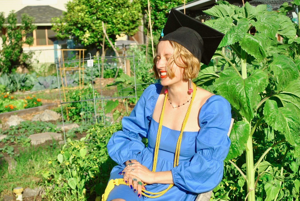 DreaValderrama's tweet image. I'm also celebrating my #FirstGenStudent staffers in the #HD47 office, Amanda &amp;amp; Kimberléa - here's to all of us honoring our achievements and accomplishments🎉 Check out what graduating college meant for each of them below✨👇🏾✨