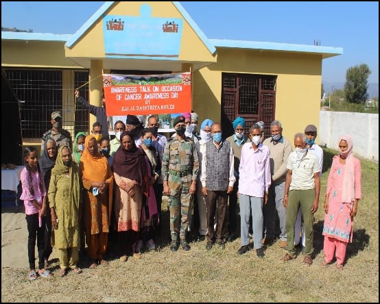 AwamFor's tweet photo. An awareness talk on ‘Cancer’ was organised by the #IndianArmy at  (J&amp;K). The lecture was immense help to the attendees in warding off myths and getting clarity on the subject.
#الحب_وش_نكهته 
#الردة_مستحيلة 
#ليفربول_وست_هام 
 https://t.co/k5HTIhJoRU