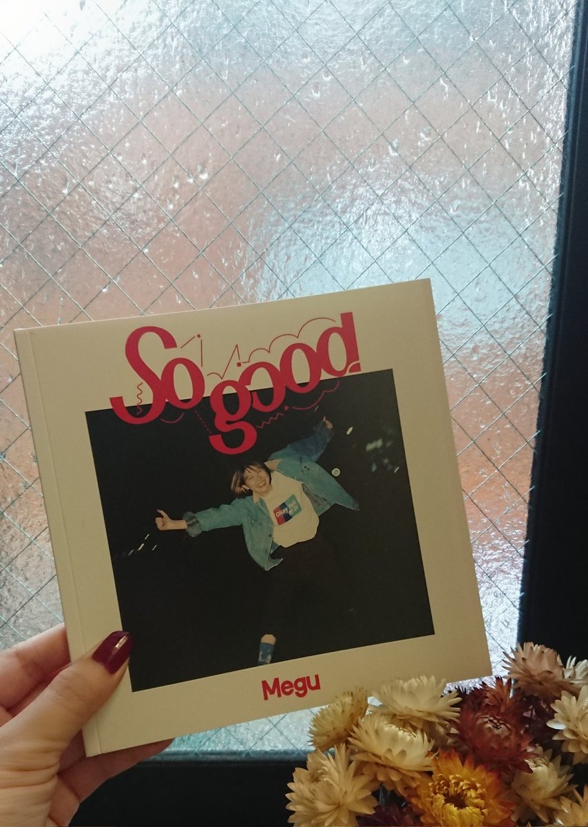 door_knock's tweet photo. 雨の中歩くMVが素敵な曲、発売が雨になるなんてさすがMeguちゃん☔♥️
ハッピーバイブス全開の笑顔や正面から見つめるようなカットが質感豊かに散りばめられててフォトブック楽しいです💙フィルム写真との相性も最高📷
サイズ感も絵本のようで可愛くてSo good📕♥️
#Sogood
#Megu
#Megood
#Negicco https://t.co/m2Tys4cZdX
