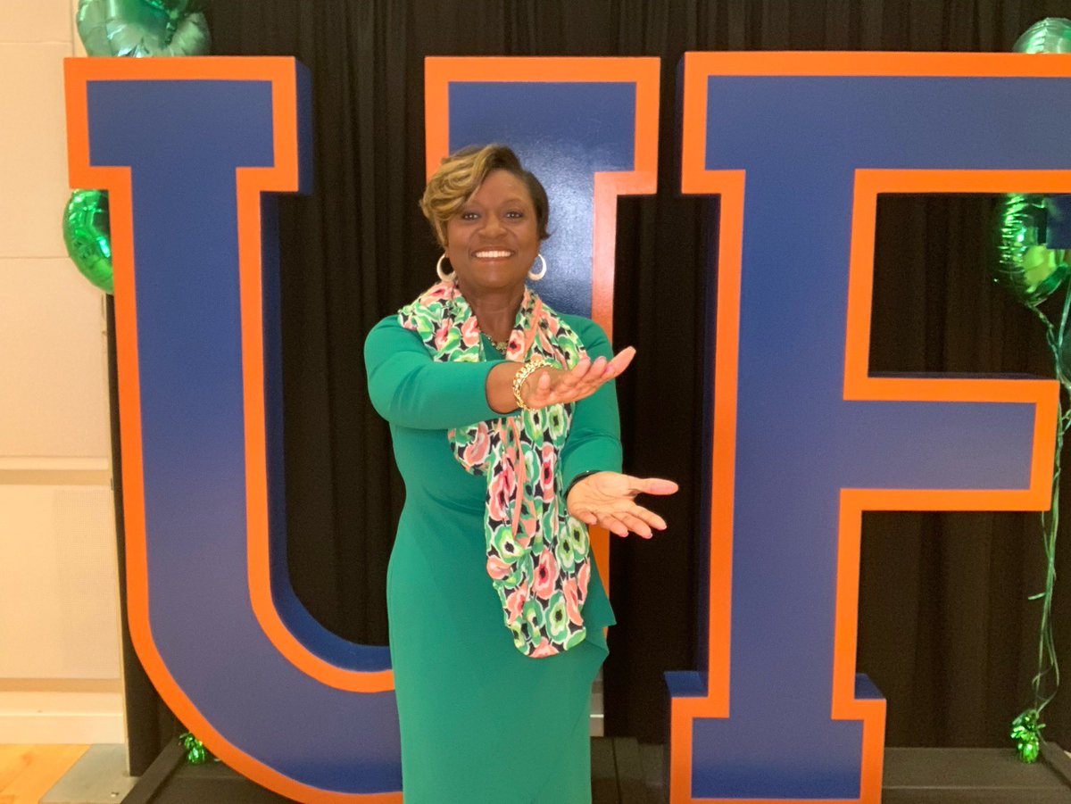 _JaNetGlover's tweet photo. Happy National First Gen Day!! Proud to be a first generation college grad &amp; thrilled not to be the last! 🧡🐊💙 https://t.co/OyHVdIrIr4