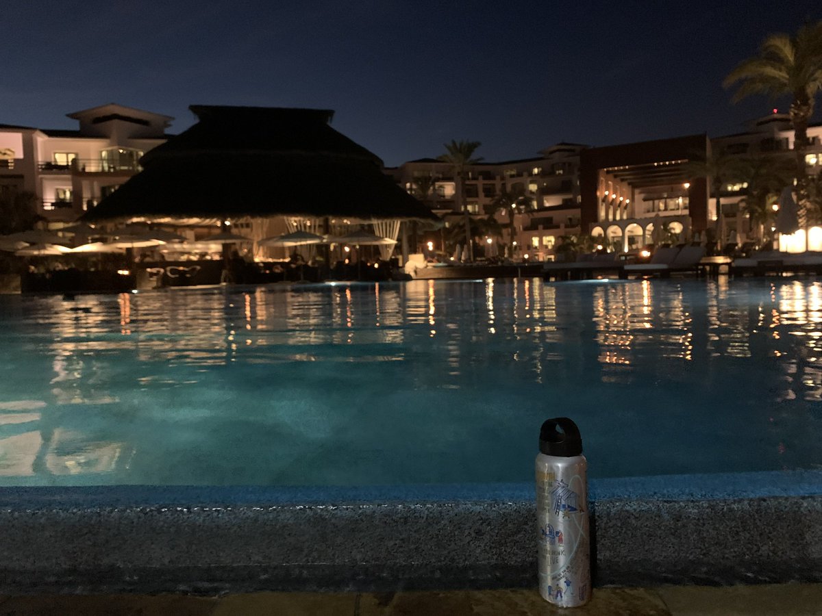 Minerva_VT's tweet photo. Great holidays at #CaboAzul #LosCabos with my #Theglobetrotterbottle #WeAreWater #Diamondresorts the water is everything for us @LauraG_RM @EmmaJrsb @Ruth_RSBC @Marga_RSBC @JesusG_RSBC @ClaudiaGMorell @NereidaRSB @Jorge_RSB #RoyalSunsetBeachClub https://t.co/aMHUcoz23t