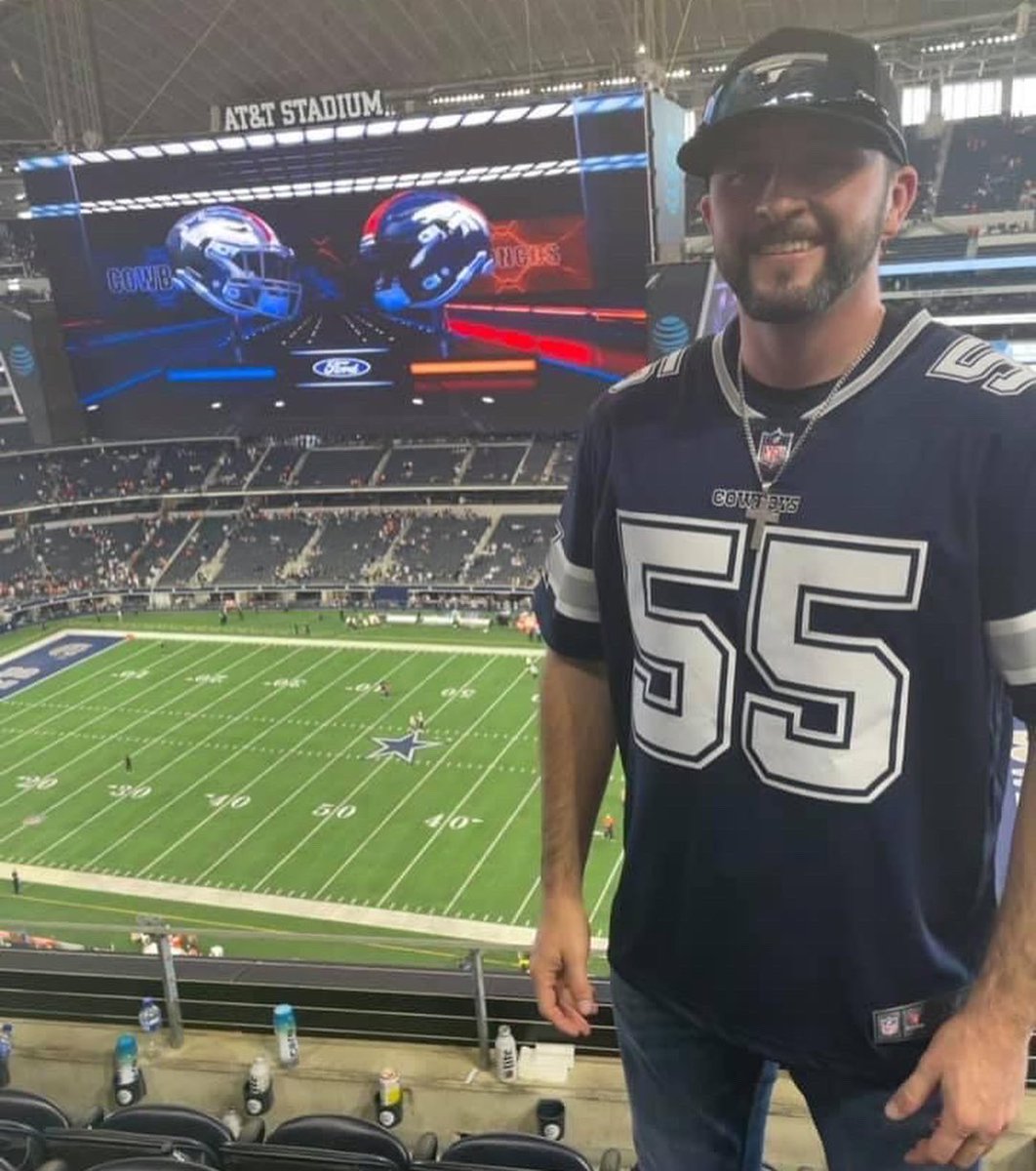 erihm3055's tweet photo. Got to go to my first NFL game! #DallasCowboys https://t.co/xPvzYVDjpp