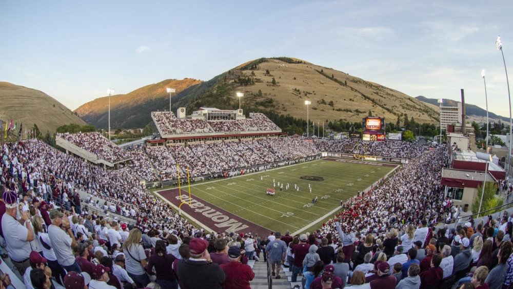 I am honored and proud to announce my commitment to <a href="/MontanaGrizFB/">Montana Griz Football</a>! I would like to thank my family, coaches and teammates who have supported me through years. Go Griz!🐻🏈#RTD <a href="/Coach_Hauck/">Coach Bobby Hauck</a> <a href="/coach_rosy/">Timm Rosenbach</a>