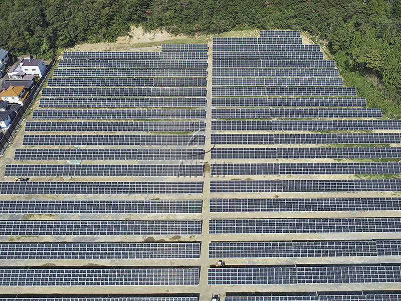 Antaisolar's tweet image. A bird's eye view of the stunning solar plant in #Japan! The project adopted @Antaisolar solar racking with dual-blade solar ground screw as the foundation to achieve strong drilling force and thus shorten installation time. 
#GroundSolar #SolarEnergy #SolarPower #GoSolar #Solar