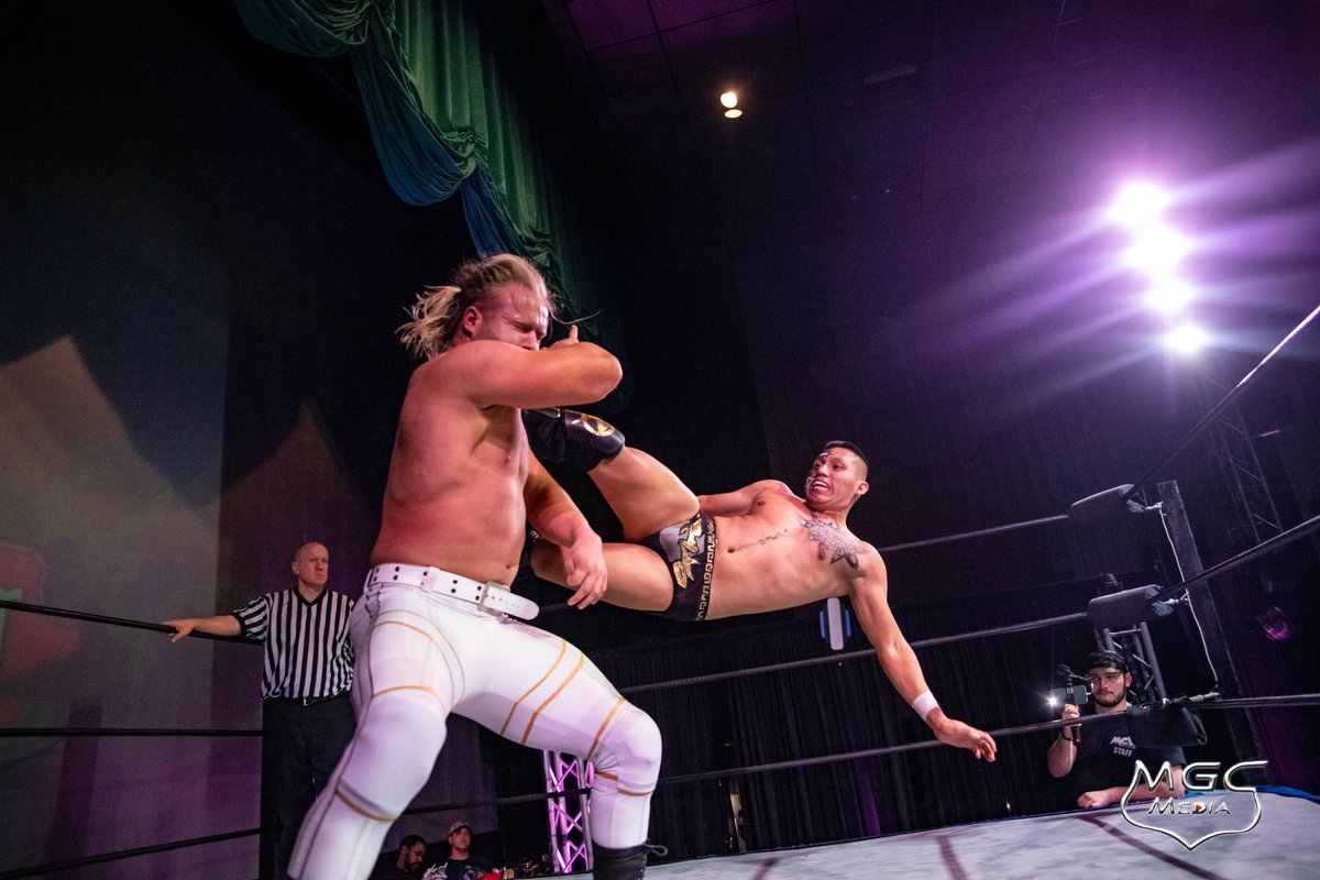 MCWCast2021's tweet photo. At #MCWSSMCXX @Rayowrestles and #GFed looks to upset the natural order once again in a triple threat tag team fight as #BlackWallstreet of @clennox26 & @Drolix1 vs #MCWTagTeamChampions #SeduceAndDestroy of @BreauxKeller & @Cupofjoekeys all tangle for the gold!
πΈ : @TheMGCMedia https://t.co/6I0ihWwLeL
