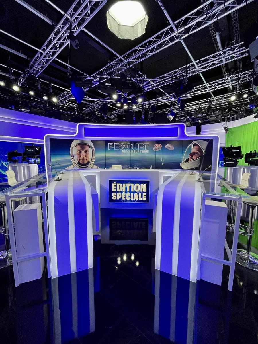 jul_mm's tweet photo. Après 6 mois dans les étoiles, Thomas Pesquet revient sur Terre dans quelques minutes ! 
Édition Spéciale ce matin sur @BFMTV
💫✨ https://t.co/kOFiz6g8af