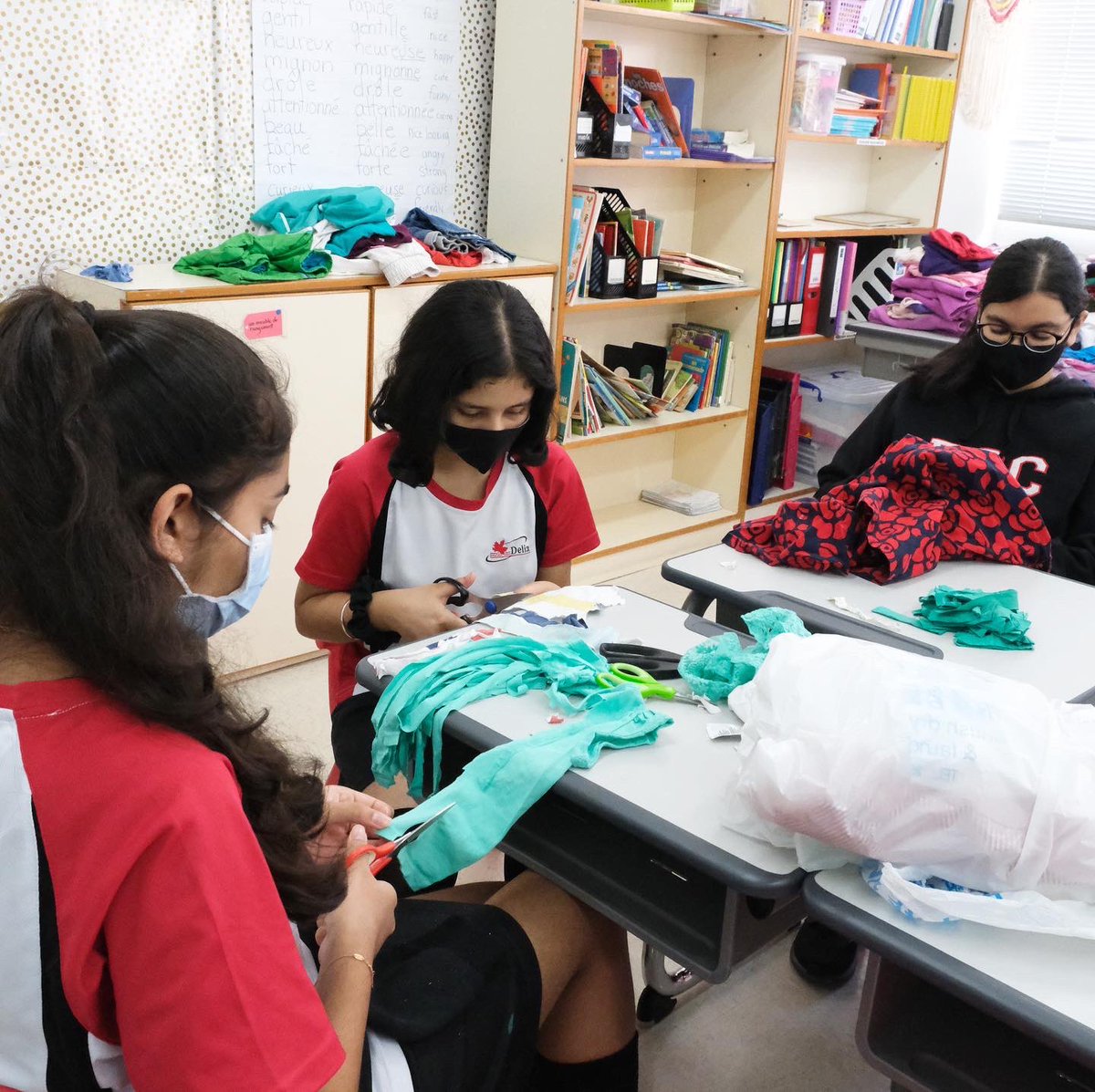 dsc_hk's tweet photo. A big THANK YOU to our student volunteers! They have been working so hard for the Eco-X event, without them, we would not be able to sort out and prepare all the donated items within such a short time. Well done and we can't wait for tomorrow!  
#ECOxDSC #CallToEarth #recycling https://t.co/NQJMYAn2U4