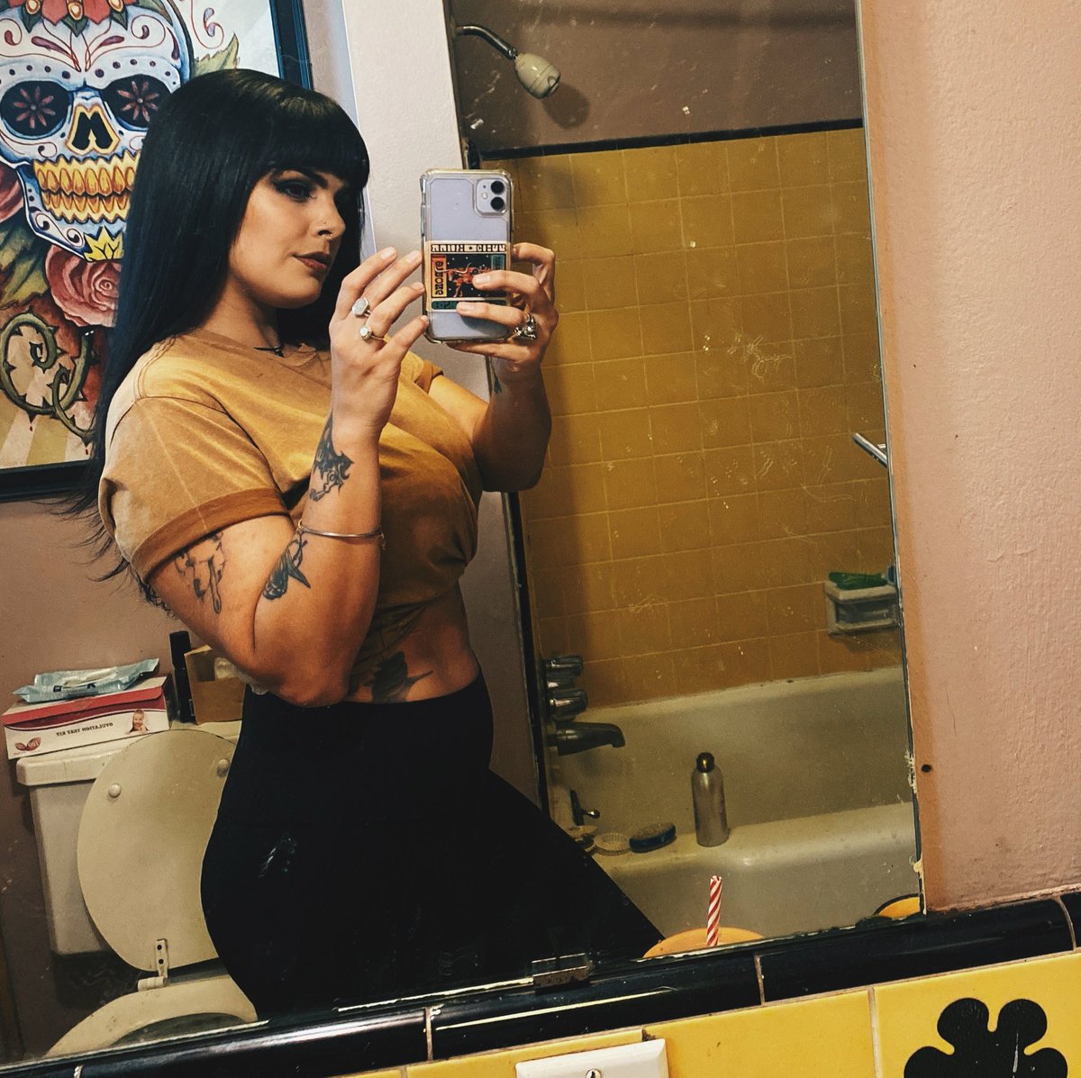 fres_lo's tweet photo. Why tf do I look like shehulk? Lol
#thicckitty #dirtymirrors #cherhair https://t.co/IGgmDk9bK1