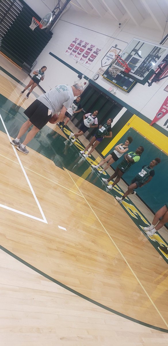 DesHoover's tweet photo. What an Honor to have Coach Pete on staff. His love for Hoover Girls Basketball runs long since 1998. Great first day of practice 💯... 
Let's Go Huskies 🏀🏀🏀 https://t.co/Mn4ztsNRGY