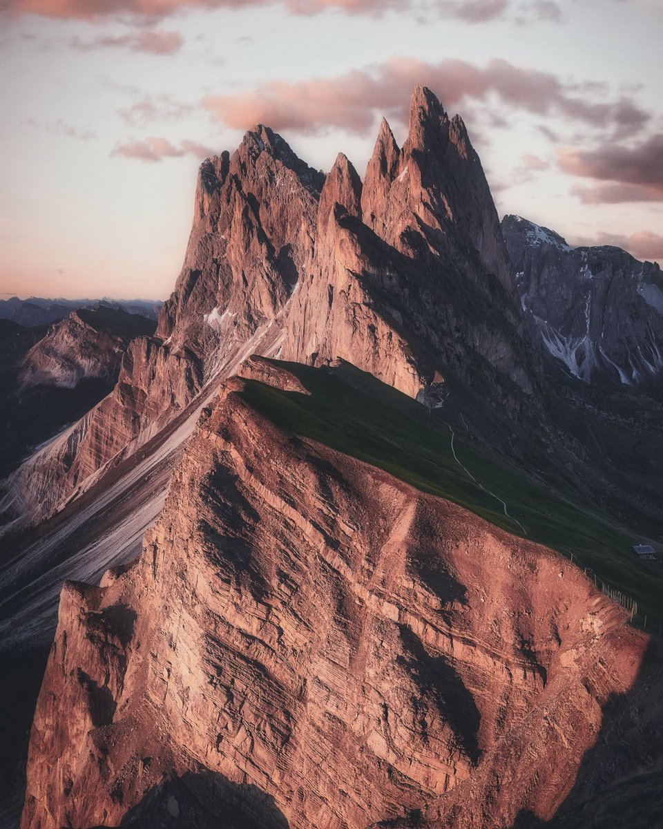 visual_standard's tweet image. “Life begins at the end of your comfort zone” 

-Neale Donald Walsch

#mountain #sunset #nature #travel #mountains #photography #hiking #landscape #adventure #TheVisualStandard #visualstandard #visualstandardtraveler #VSmag #VSmagazine #travelmagazine #bestplacestotravel #VS