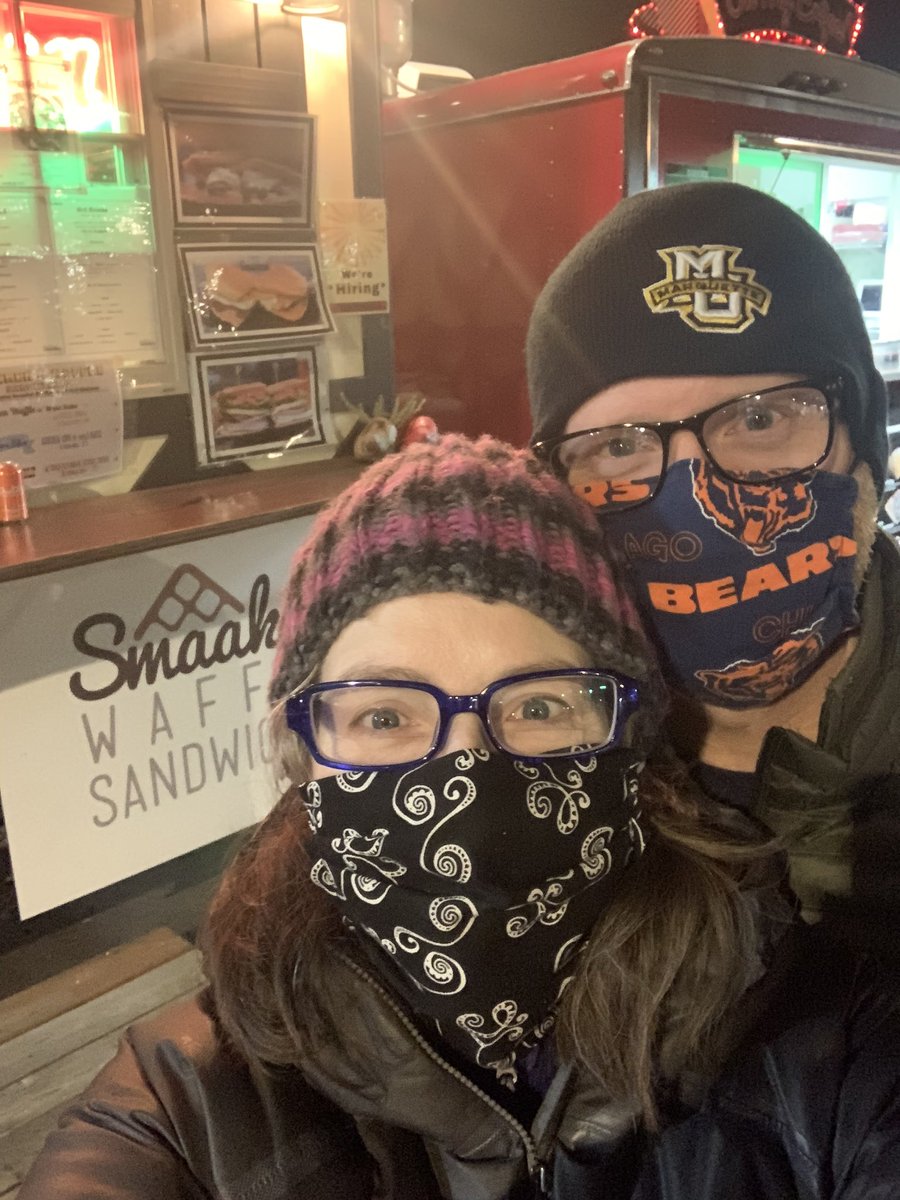 AWeekOrAWeekend's tweet photo. Date night at @smaaken! A #yumm overload. #Beaverton #waffles #datenignt #foodcarts https://t.co/ZfQRPDgMGu