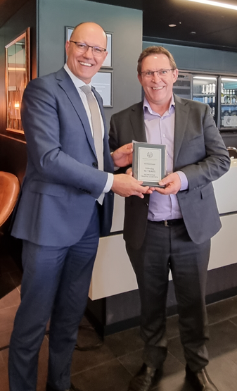 WorkzoneTraffic's tweet photo. Celebrating 10 years of advocacy by @TMAAau, and recognised as foundation members, with @Corey_Wingard, @CCF__SA @DFIT_SA. https://t.co/lxdaFsUVOQ
#gethomesafe #roadsafety #workzoneway https://t.co/66lDgzPFRk