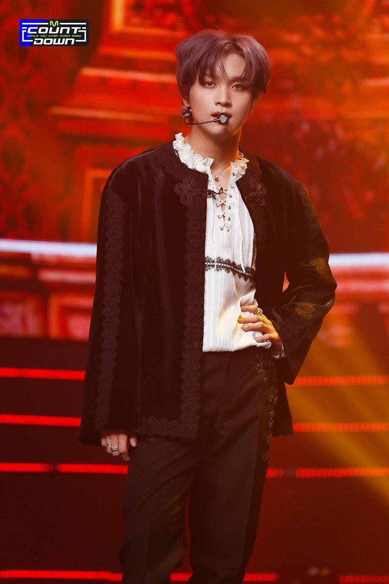 ดูท่ายืนชีซะก่อน