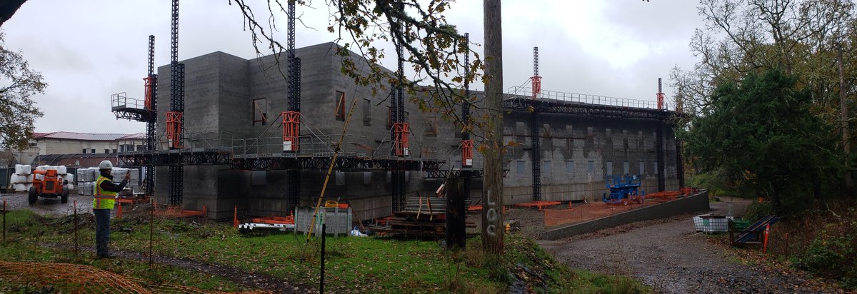 EMAtacoma's tweet photo. The new addition to Building 28 at Western State Hospital continues to rise. At this time, the building is scheduled to be dried in around the first of December.

#healthcarearchitecture #medicaldesign https://t.co/QAimh51H1N