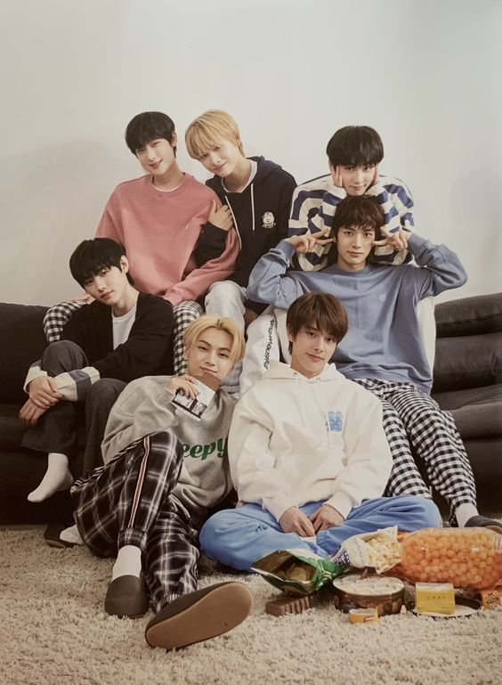 magconale's tweet photo. #ENHYPEN como clichés románticos ♡ A thread ♡ https://t.co/FkYrCzqZi9