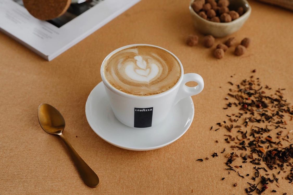 cafeiermv's tweet photo. Smooth foam, deep fragrance, and most importantly the perfect Lavazza blend. A cappuccino is our go-to cozy, fall beverage. What’s yours?
.
.
#cafeiermv #lavazza #lavazzacoffee #lavazzausa #lavazzatogo https://t.co/eE3pakjvRH