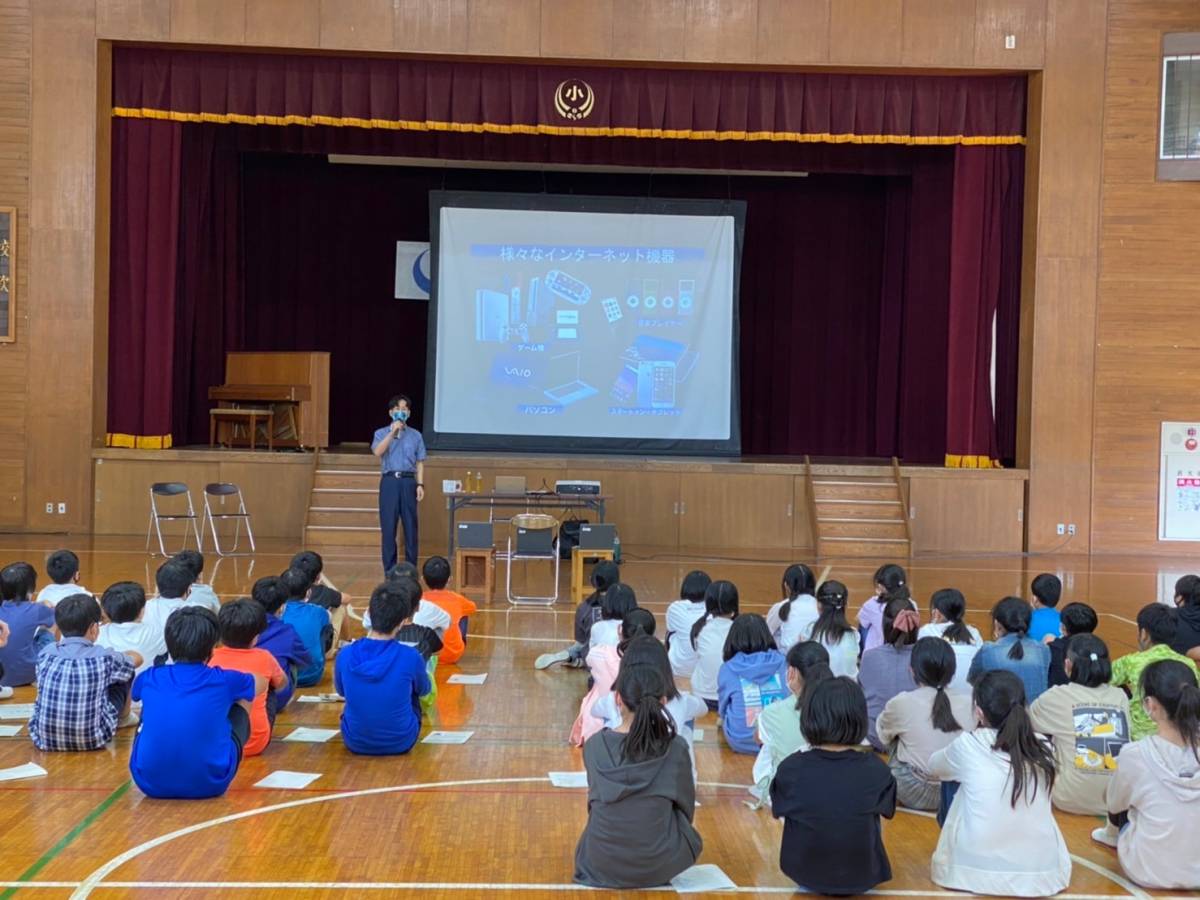 idr2019's tweet photo. 2021年9月28日,埼玉県鶴ヶ島市立藤小学校にて講演を行いました。ご参加,ありがとうございました。#名誉棄損 #業務妨害 #肖像権侵害 #著作権侵害 #炎上 #ネットいじめ #詐欺 #非営利団体 #デジタルタトゥー #忘れられる権利 #カスタマーハラスメント #誹謗中傷 #発信者情報開示 https://t.co/jubrQf1MCn